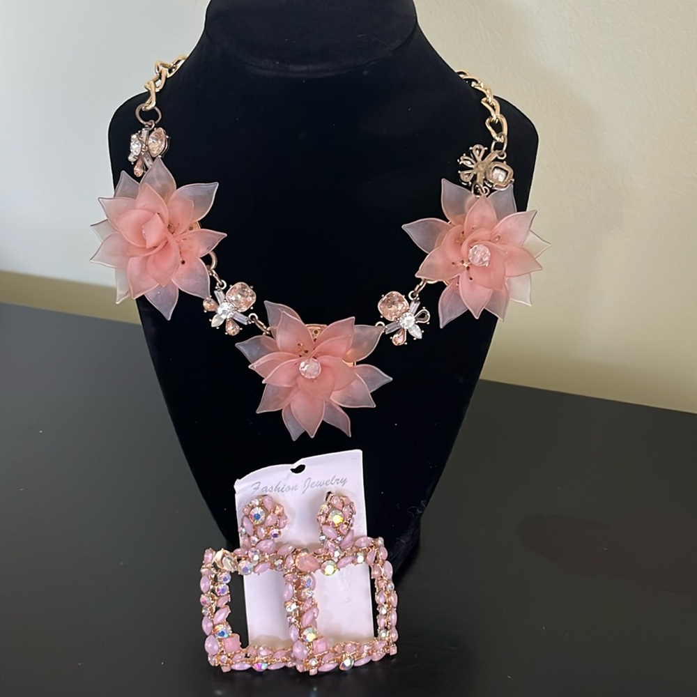 Neutral Flower & Gems Necklace .. Time And Tru Brand with statement earrings